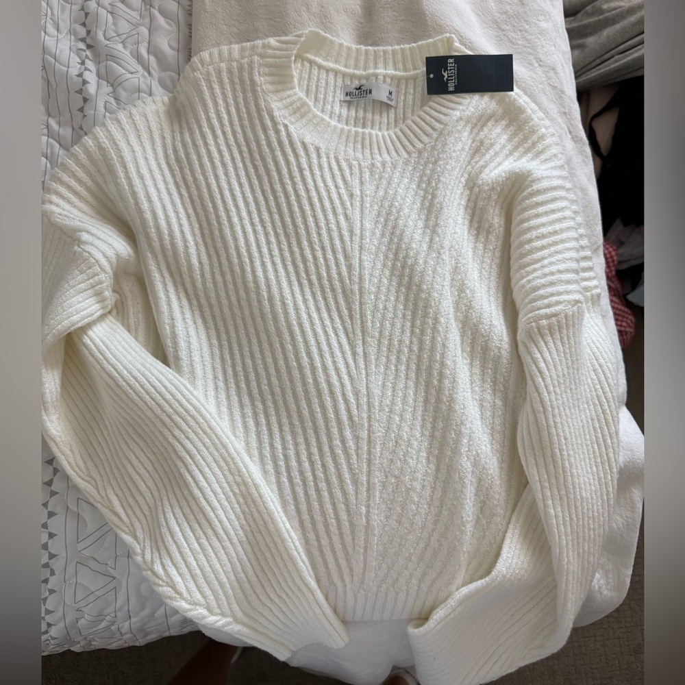 white hollister sweater